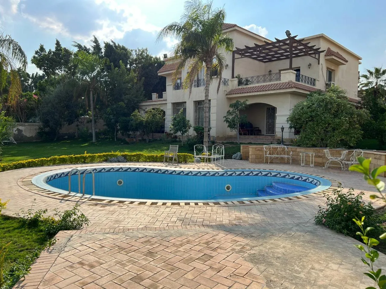 Villa for sale in Royal Hills in 6th of October City of 700 m² with 5 bedrooms
