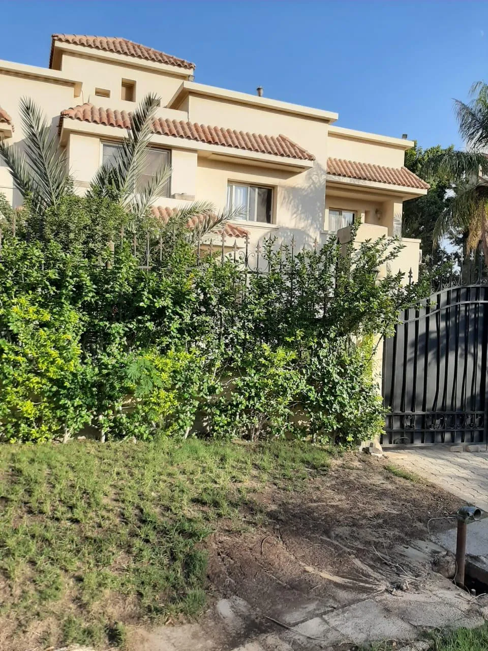 Villa for sale in Royal Hills in 6th of October City of 700 m² with 5 bedrooms
