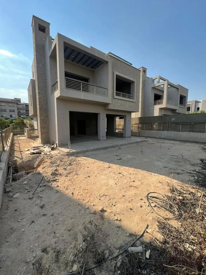 Villa for sale in New Giza in 6th of October City of 382 m² with 4 bedrooms