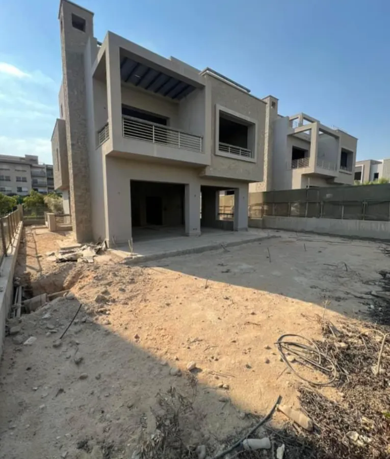 Villa for sale in New Giza in 6th of October City of 382 m² with 4 bedrooms
