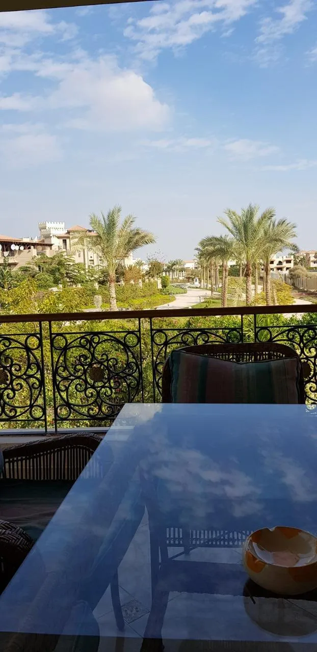 Villa for sale in Royal City in El Sheikh Zayed of 580 m² with 4 bedrooms