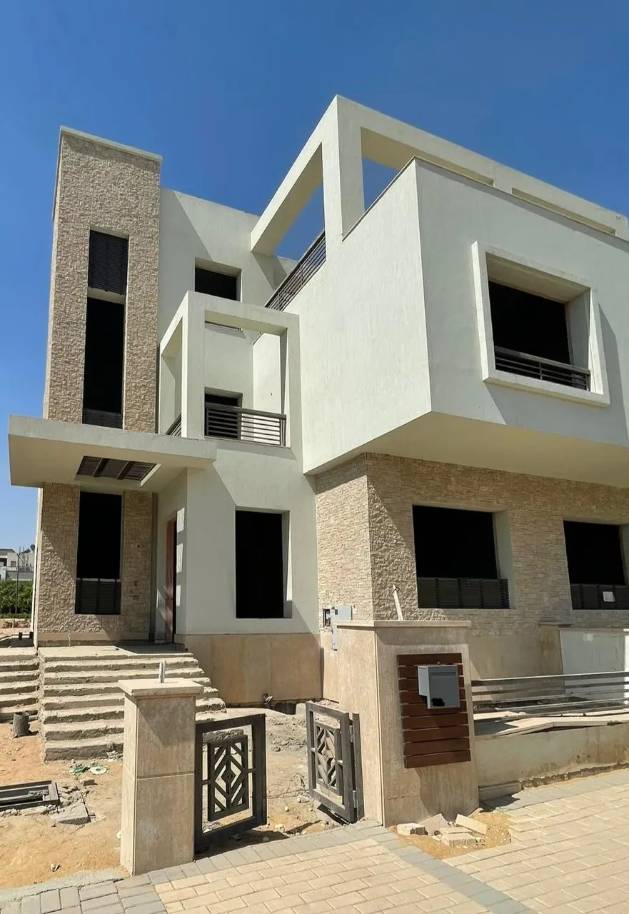 Twinhouse for sale in New Giza in 6th of October City of 340 m² with 4 bedrooms