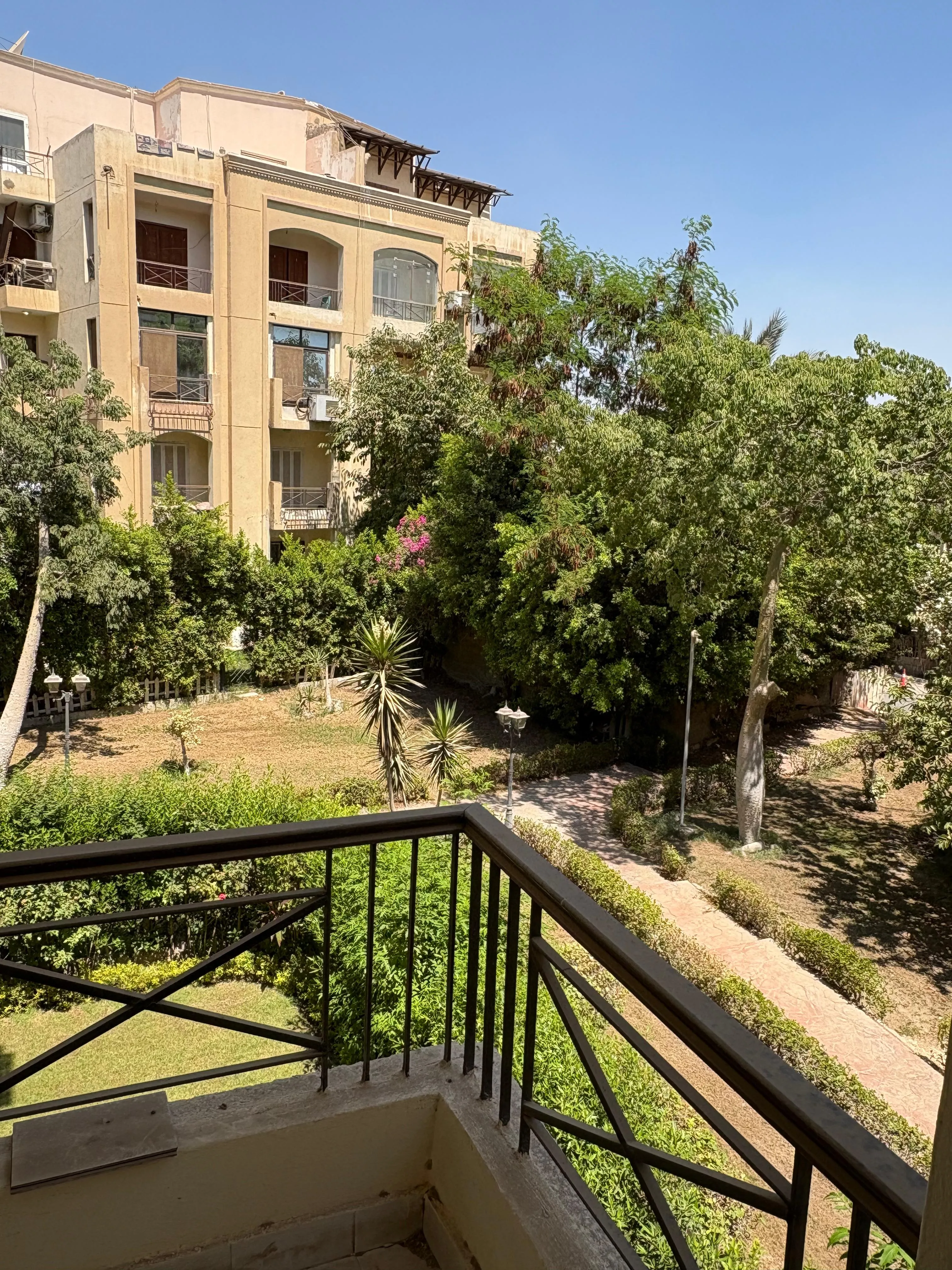 Apartment for sale in Hadayek el Mohandesin in El Sheikh Zayed of 122 m² with 2 bedrooms