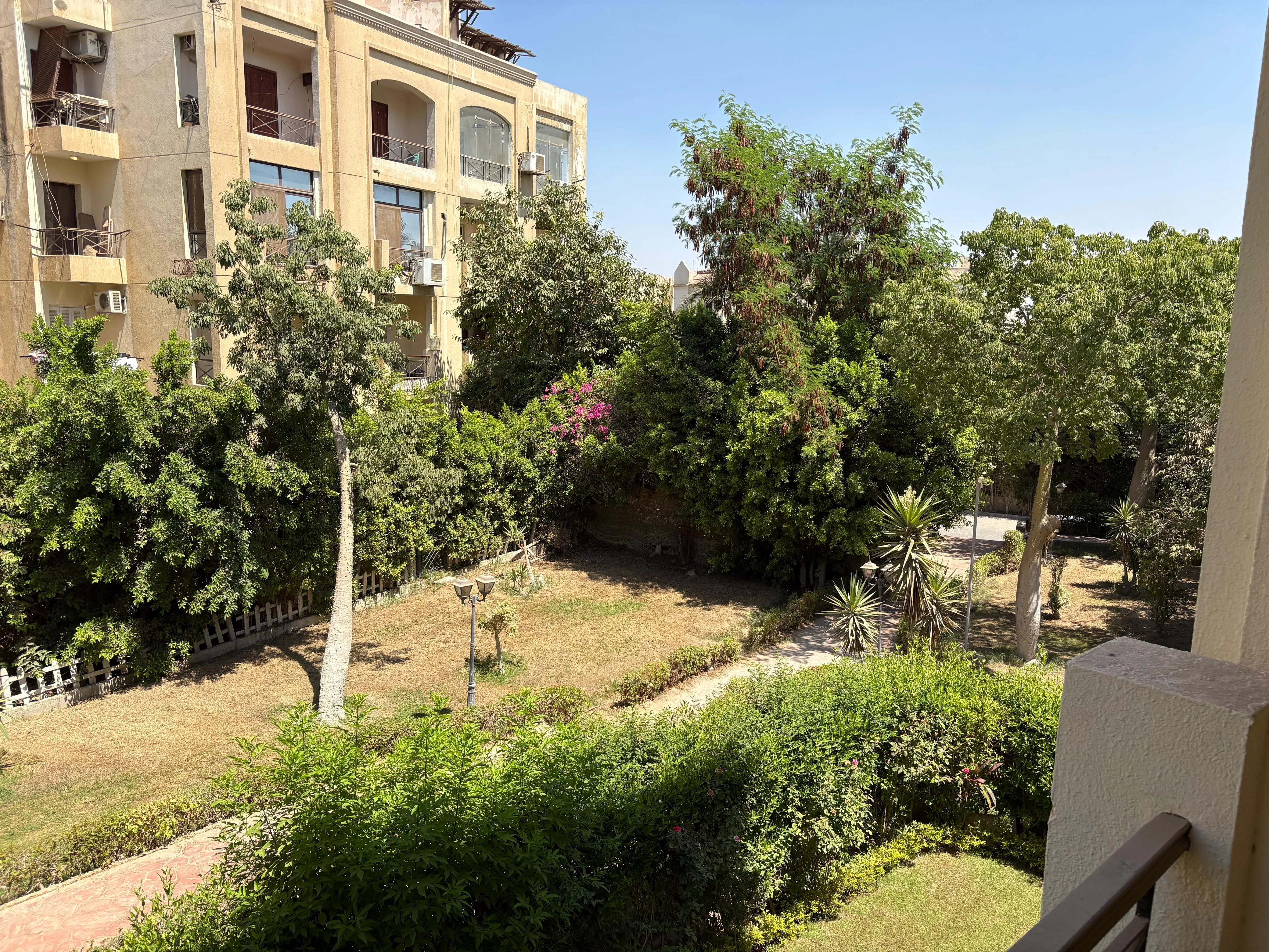 Apartment for sale in Hadayek el Mohandesin in El Sheikh Zayed of 122 m² with 2 bedrooms