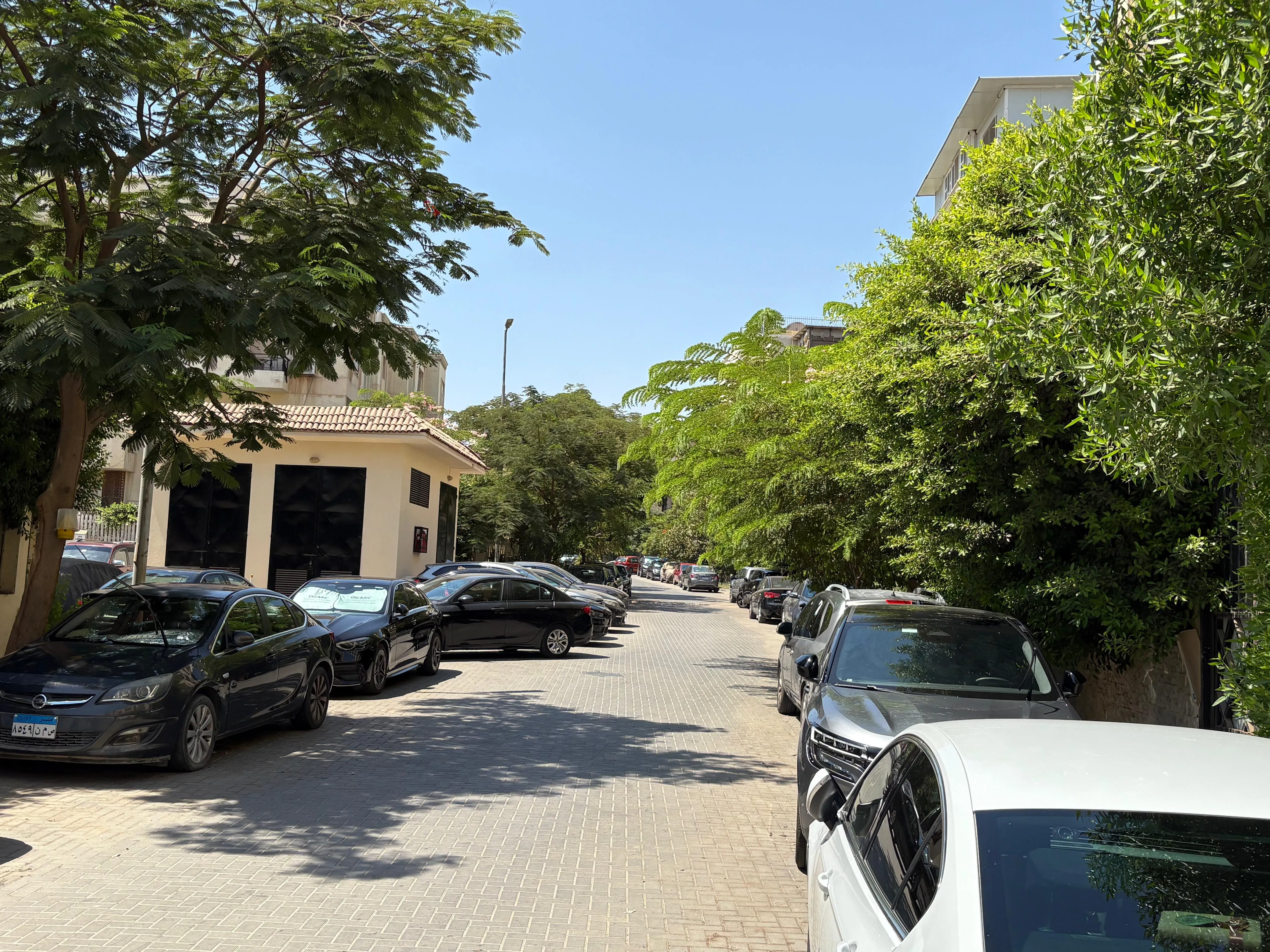 Apartment for sale in Hadayek el Mohandesin in El Sheikh Zayed of 122 m² with 2 bedrooms