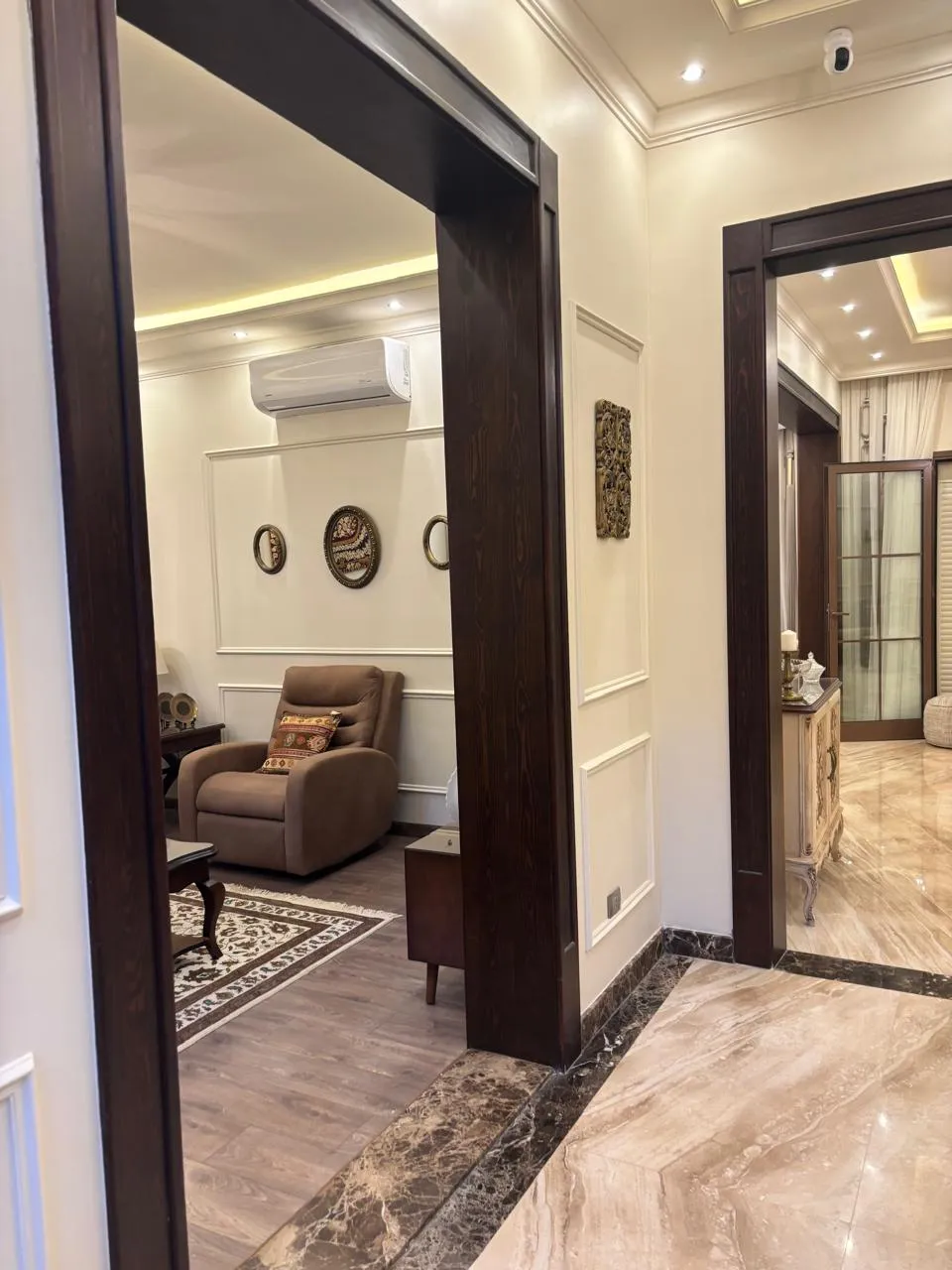 Villa for sale in Hyde Park in 6th settlement of 420 m² with 5 bedrooms