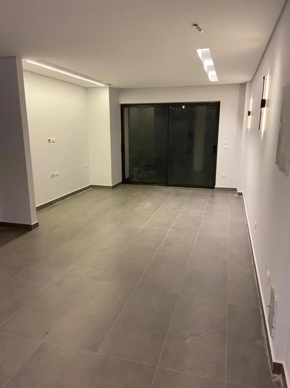 شقة للبيع في ليك فيو ريزيدنس في جولدن سكوير بمساحة 0 م² تتكون من 2 غرف