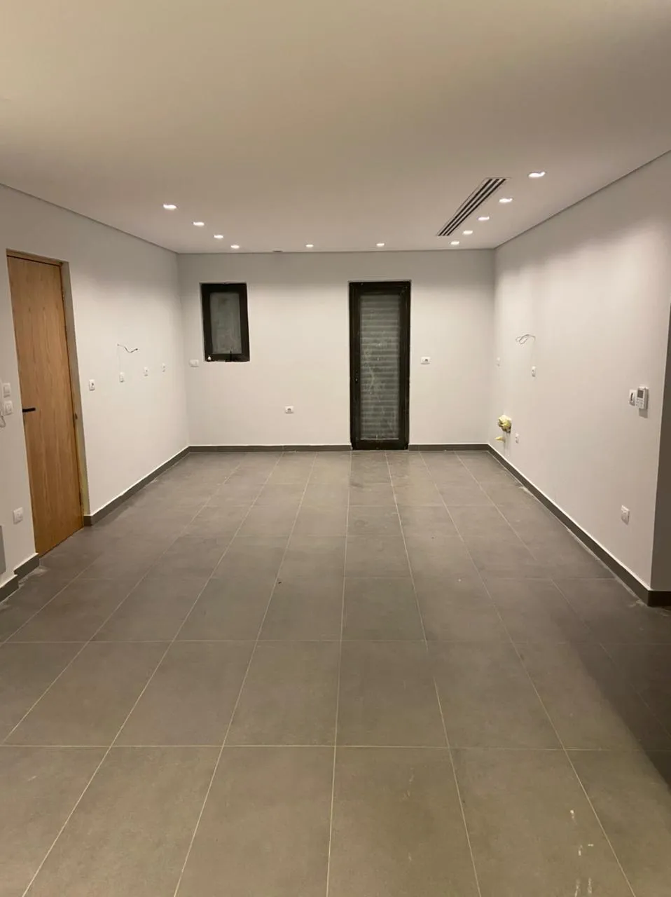 شقة للبيع في ليك فيو ريزيدنس في جولدن سكوير بمساحة 0 م² تتكون من 2 غرف