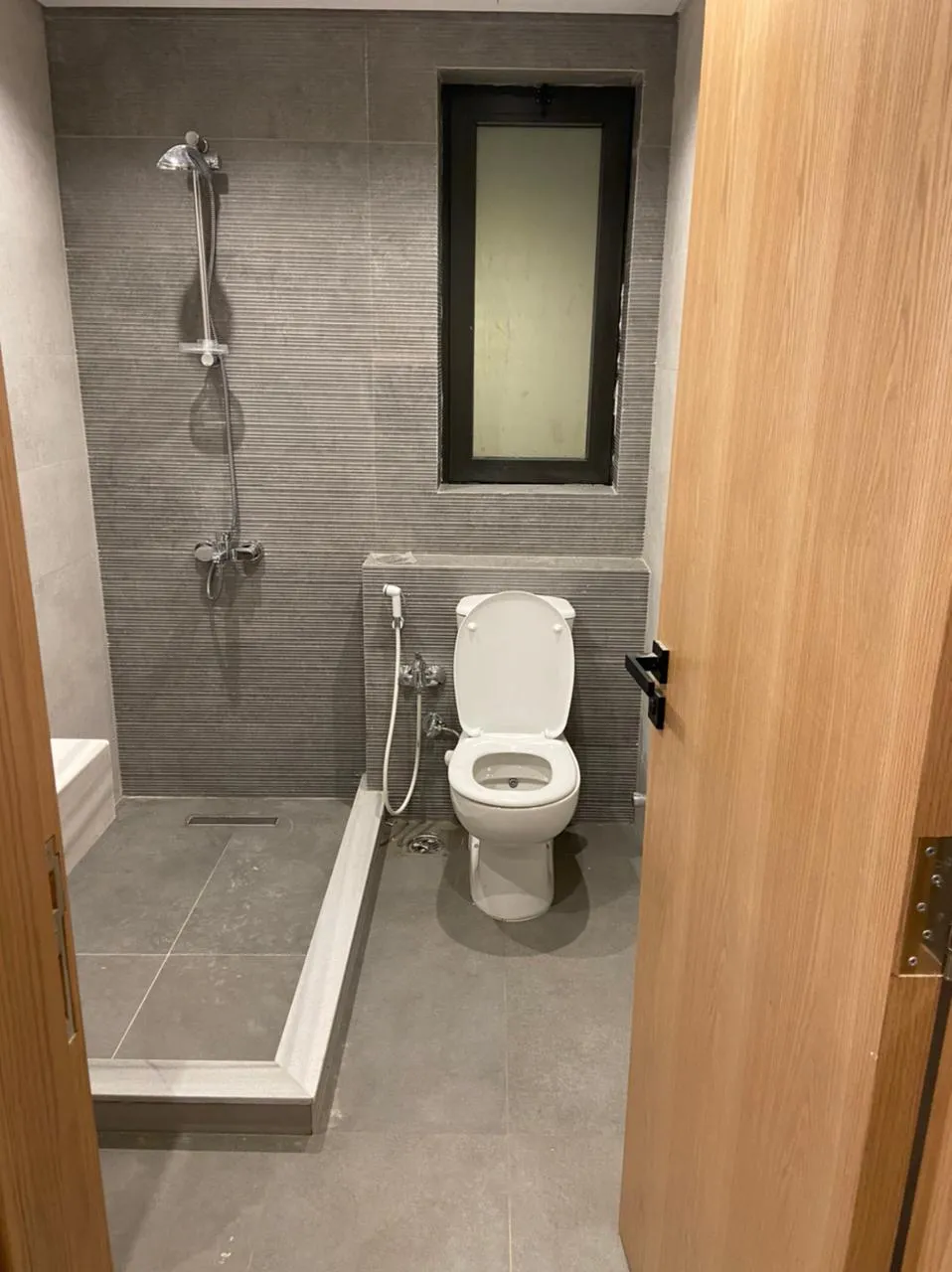 شقة للبيع في ليك فيو ريزيدنس في جولدن سكوير بمساحة 0 م² تتكون من 2 غرف