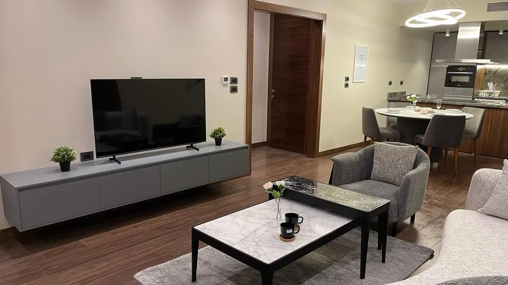 شقة للبيع في ليك فيو ريزيدنس في جولدن سكوير بمساحة 0 م² تتكون من 2 غرف