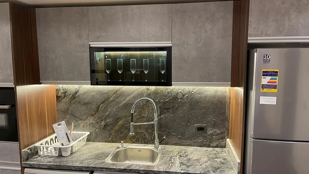 شقة للبيع في ليك فيو ريزيدنس في جولدن سكوير بمساحة 0 م² تتكون من 2 غرف