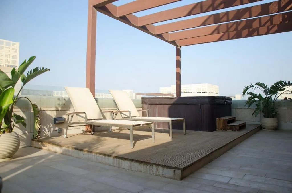 Penthouse for sale in Forty West Phase I in Northern Expansion of 300 m² with 2 bedrooms