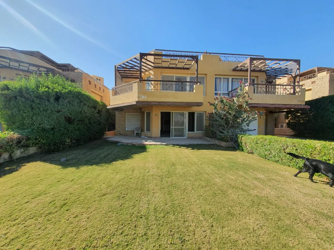 شاليه للبيع في عين باي  في العين السخنة بمساحة 0 م² تتكون من 3 غرف