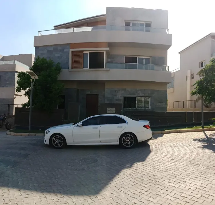 فيلا للبيع في زايد ديونز في مدينة السادس من أكتوبر بمساحة 0 م² تتكون من 5 غرف