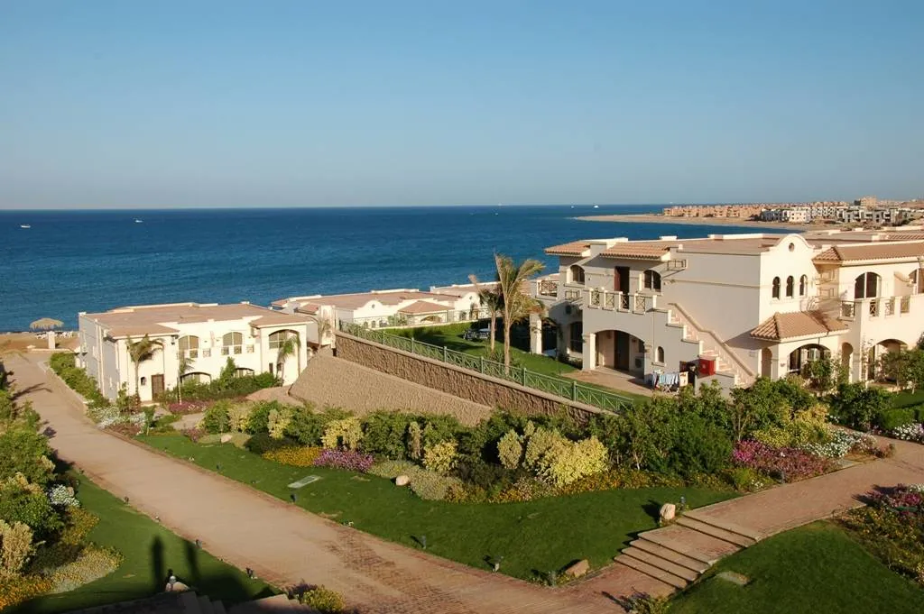 توين هاوس للبيع في لافيستا جاردنز في العين السخنة بمساحة 0 م² تتكون من 3 غرف