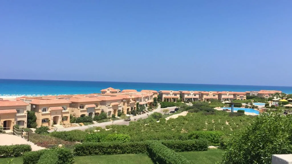 شاليه للبيع في تلال الساحل الشمالي في سيدي عبد الرحمن بمساحة 0 م² تتكون من 3 غرف