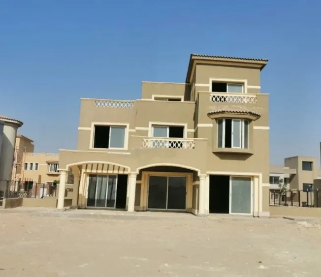 فيلا للبيع في بالم هيلز جولف فيوز في مدينة السادس من أكتوبر بمساحة 0 م² تتكون من 4 غرف