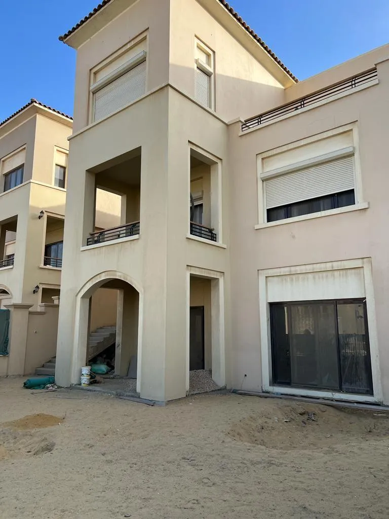 فيلا للبيع في أب تاون كايرو في مقطم بمساحة 0 م² تتكون من 5 غرف