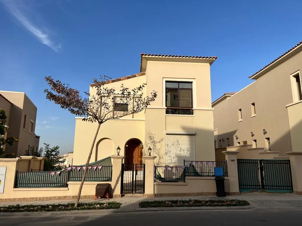 فيلا للبيع في أب تاون كايرو في مقطم بمساحة 0 م² تتكون من 5 غرف