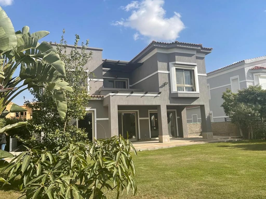 فيلا للبيع في حياه ريزيدنس في القاهرة الجديدة بمساحة 0 م² تتكون من 5 غرف