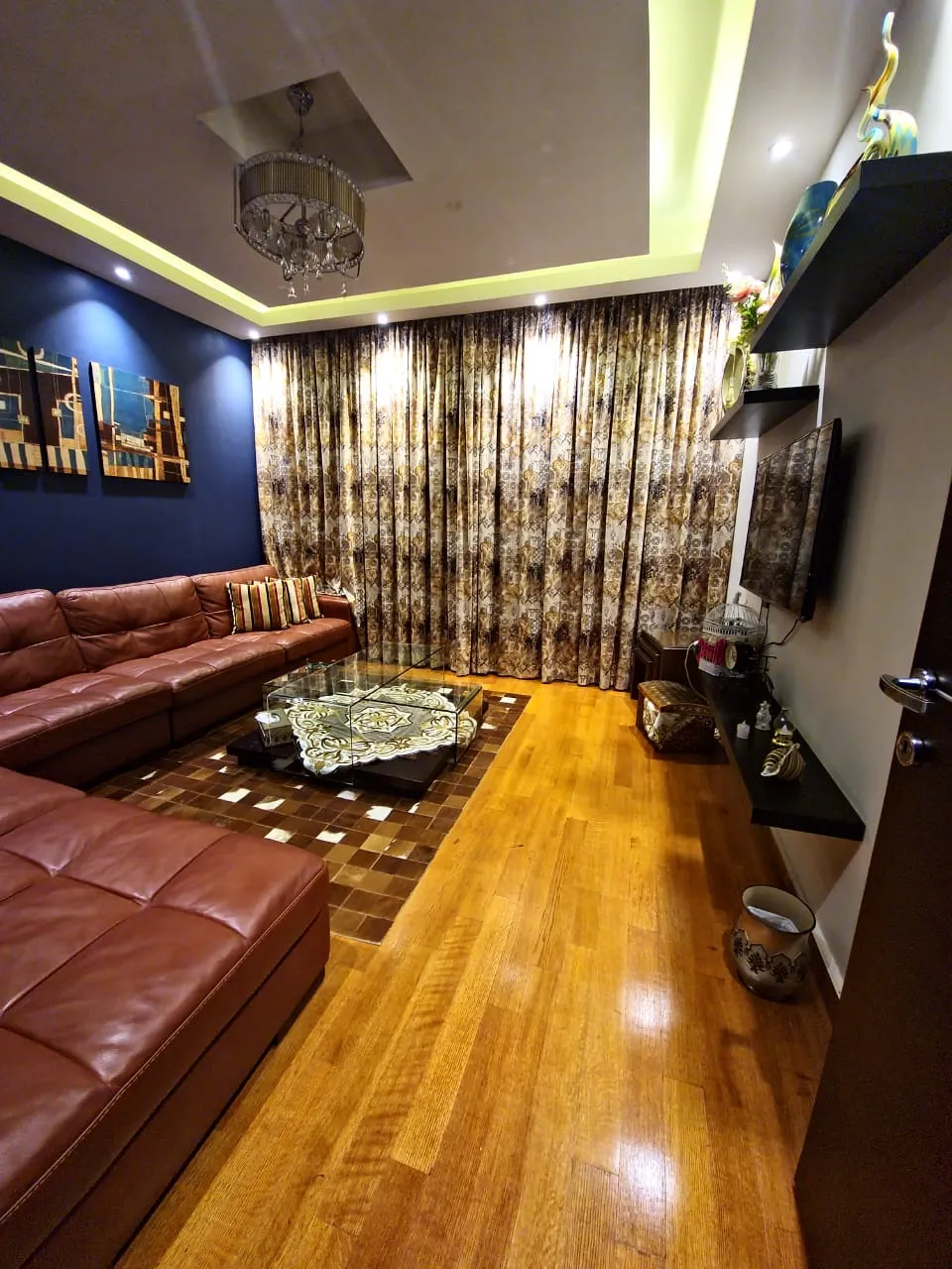 شقة للبيع في قطامية بلازا في المستثمرين الشمالية بمساحة 230 م² تتكون من 3 غرف