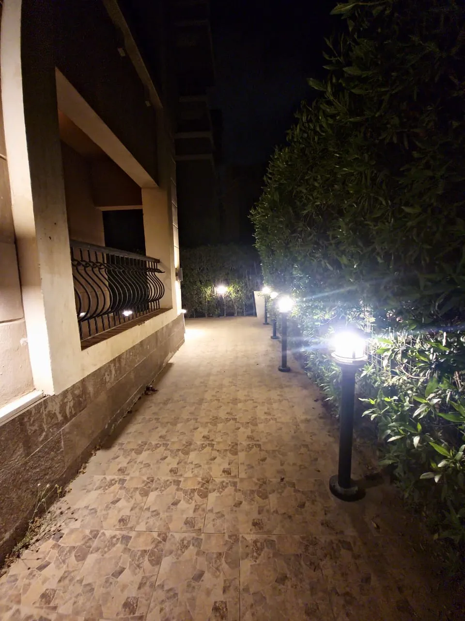 شقة للبيع في قطامية بلازا في المستثمرين الشمالية بمساحة 230 م² تتكون من 3 غرف