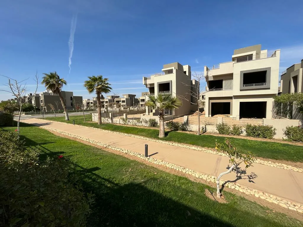 فيلا للبيع في PK 2 بالم هيلز قطامية اكستنشن في جولدن سكوير بمساحة 0 م² تتكون من 3 غرف