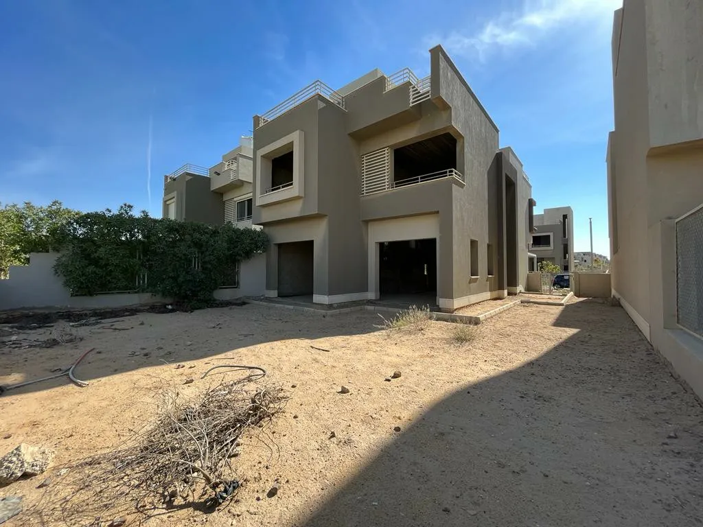 فيلا للبيع في PK 2 بالم هيلز قطامية اكستنشن في جولدن سكوير بمساحة 0 م² تتكون من 3 غرف