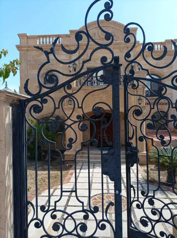 Villa for sale in Marina 5 in North Coast-Sahel of 450 m² with 6 bedrooms