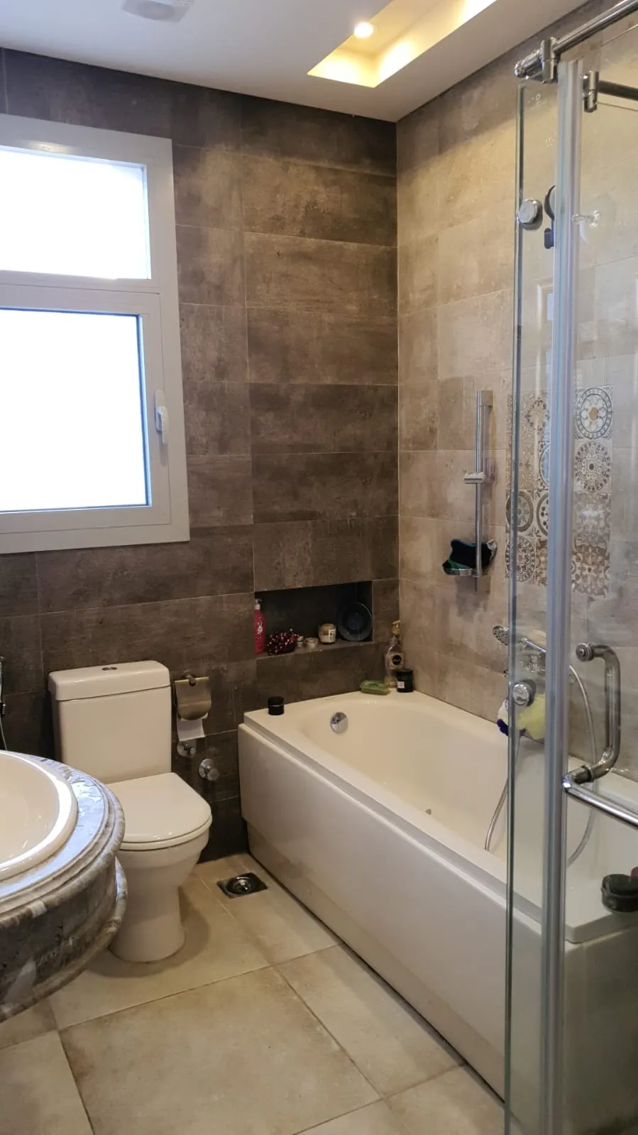  للبيع في فيلدج جاردن قطامية في  بمساحة 0 م² تتكون من 0 غرف