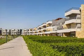 شاليه للبيع في بلومار في الساحل الشمالي بمساحة 0 م² تتكون من 3 غرف