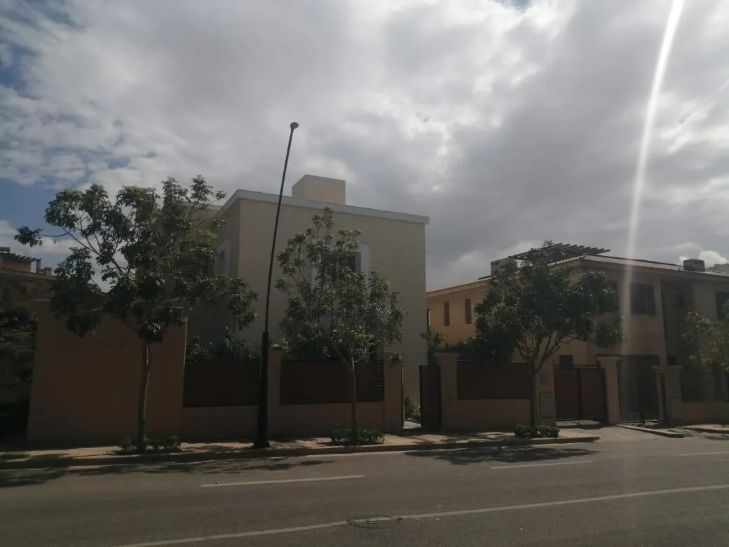 فيلا للبيع في جالريا في المستثمرين الجنوبية بمساحة 0 م² تتكون من 5 غرف