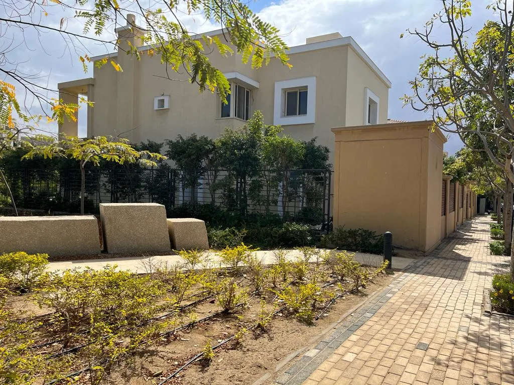 فيلا للبيع في جالريا في المستثمرين الجنوبية بمساحة 0 م² تتكون من 5 غرف