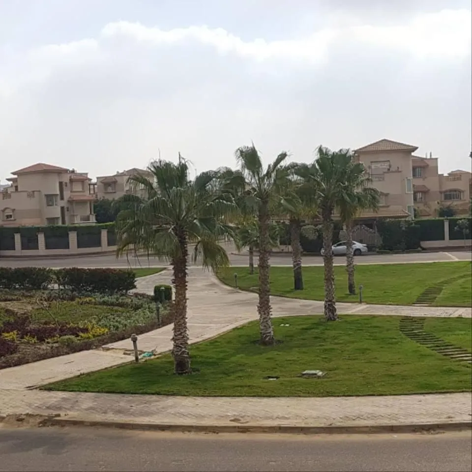 فيلا للبيع في رويال سيتي  في الشيخ زايد بمساحة 0 م² تتكون من 5 غرف