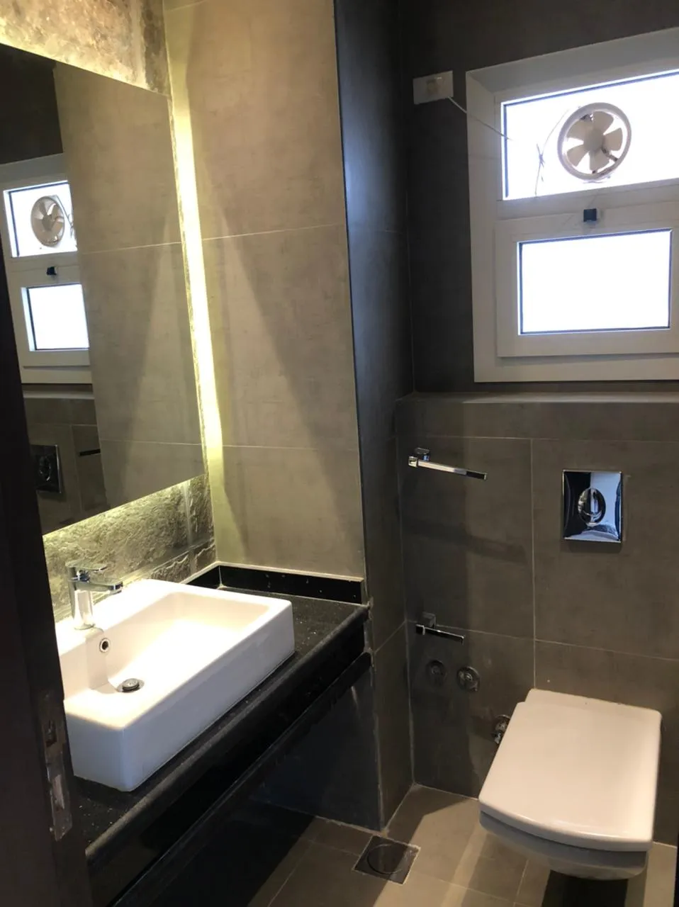  للبيع في قطماية بلازا في  بمساحة 0 م² تتكون من 0 غرف