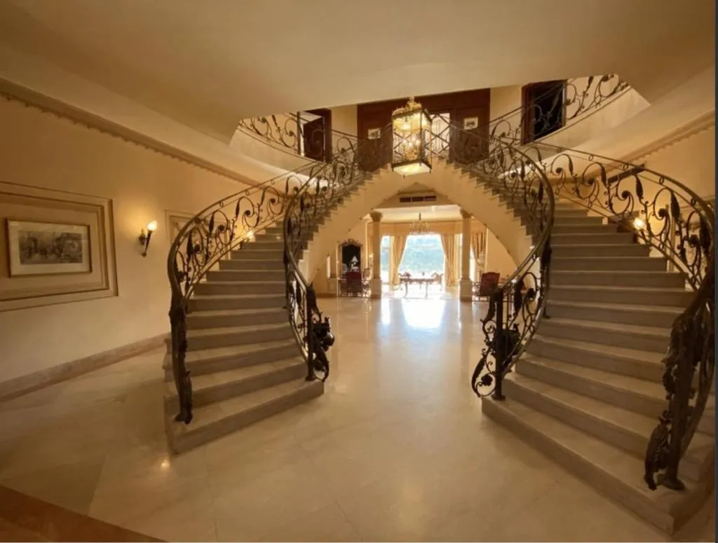  للبيع في الروضة في  بمساحة 0 م² تتكون من 0 غرف