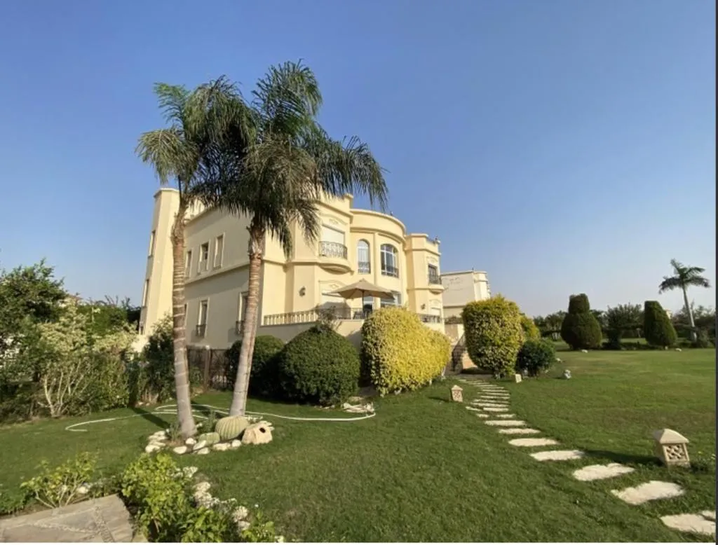  للبيع في الروضة في  بمساحة 0 م² تتكون من 0 غرف