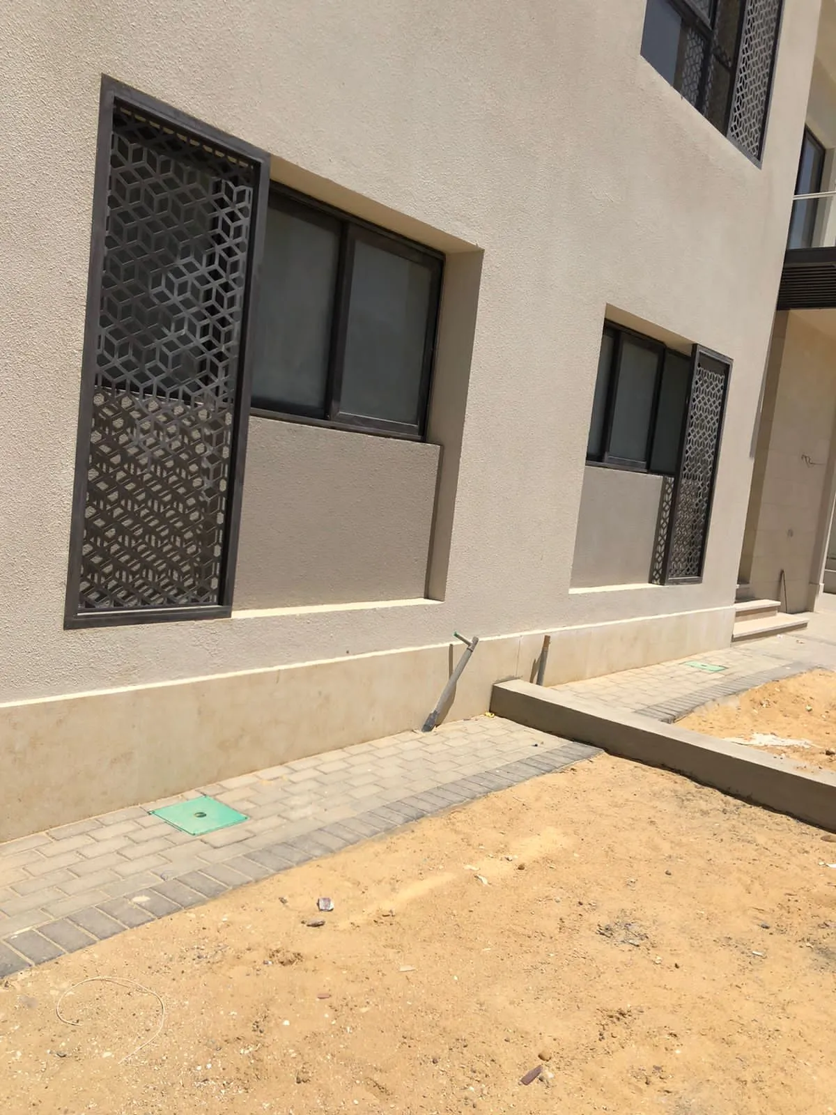 للبيع في أدريس إيست في بمساحة 0 م² تتكون من 0 غرف