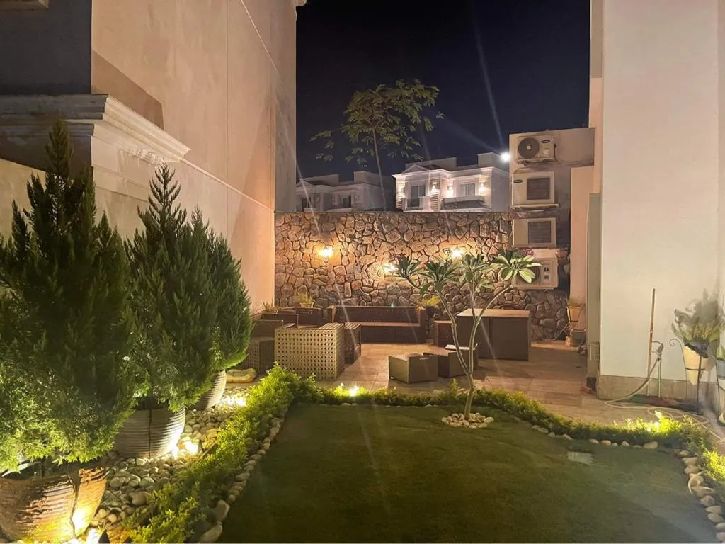 Villa for sale in Mountain View Chillout Park in Northern Expansion of 265 m² with 6 bedrooms
