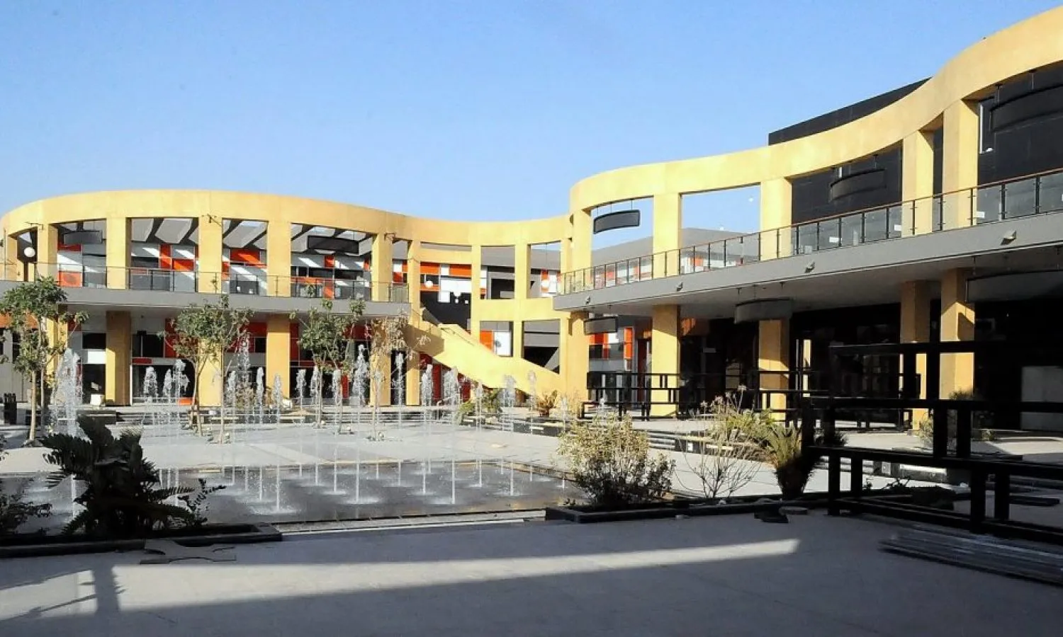 للبيع في جون في بمساحة 0 م² تتكون من 0 غرف