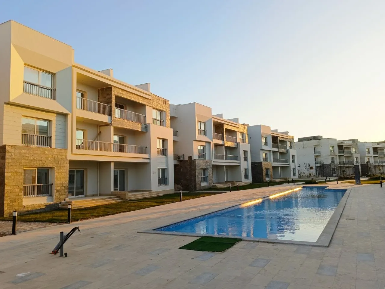 للبيع في سي فيو في بمساحة 0 م² تتكون من 0 غرف