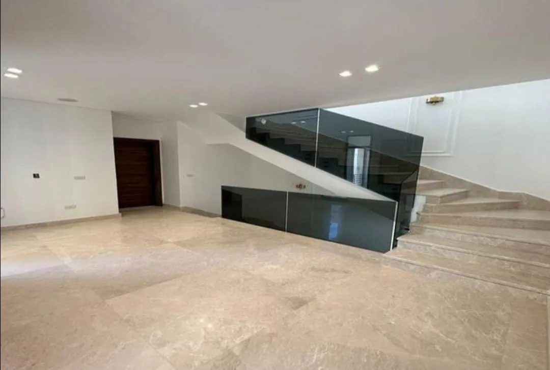 للبيع في جدار في بمساحة 0 م² تتكون من 0 غرف