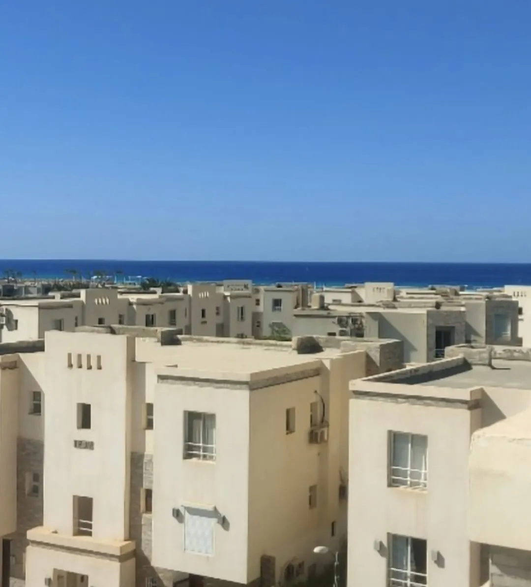 للبيع في أمواج في بمساحة 0 م² تتكون من 0 غرف