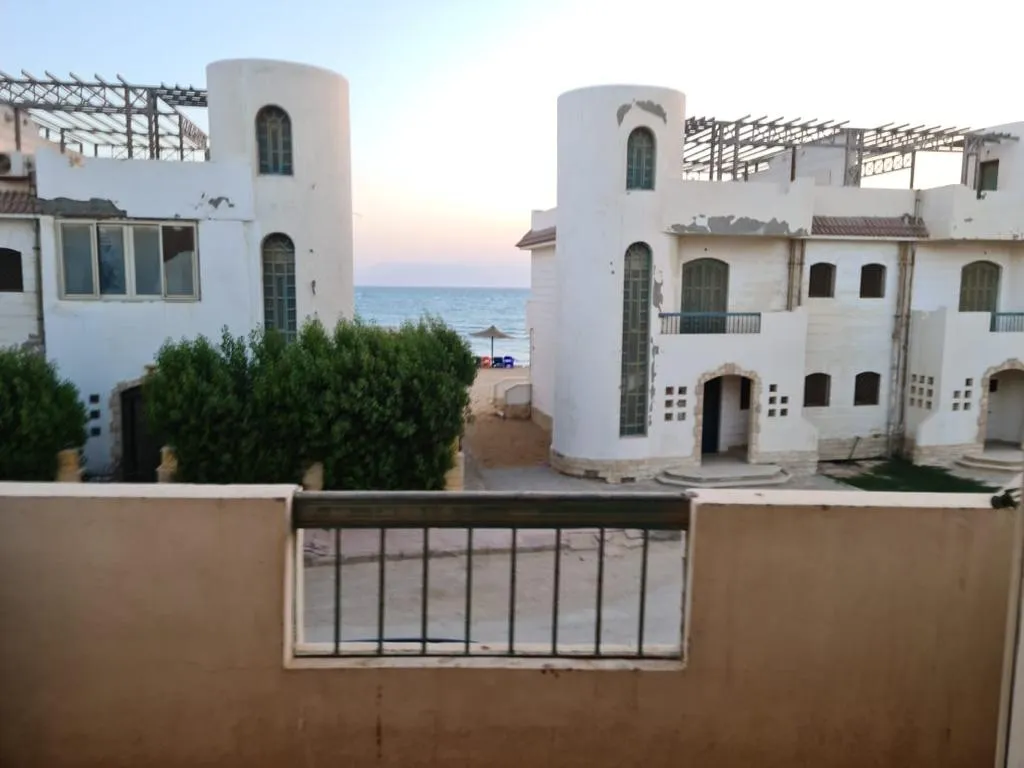 توين هاوس للبيع في بالم بيتش في راس سدر بمساحة 0 م² تتكون من 2 غرف