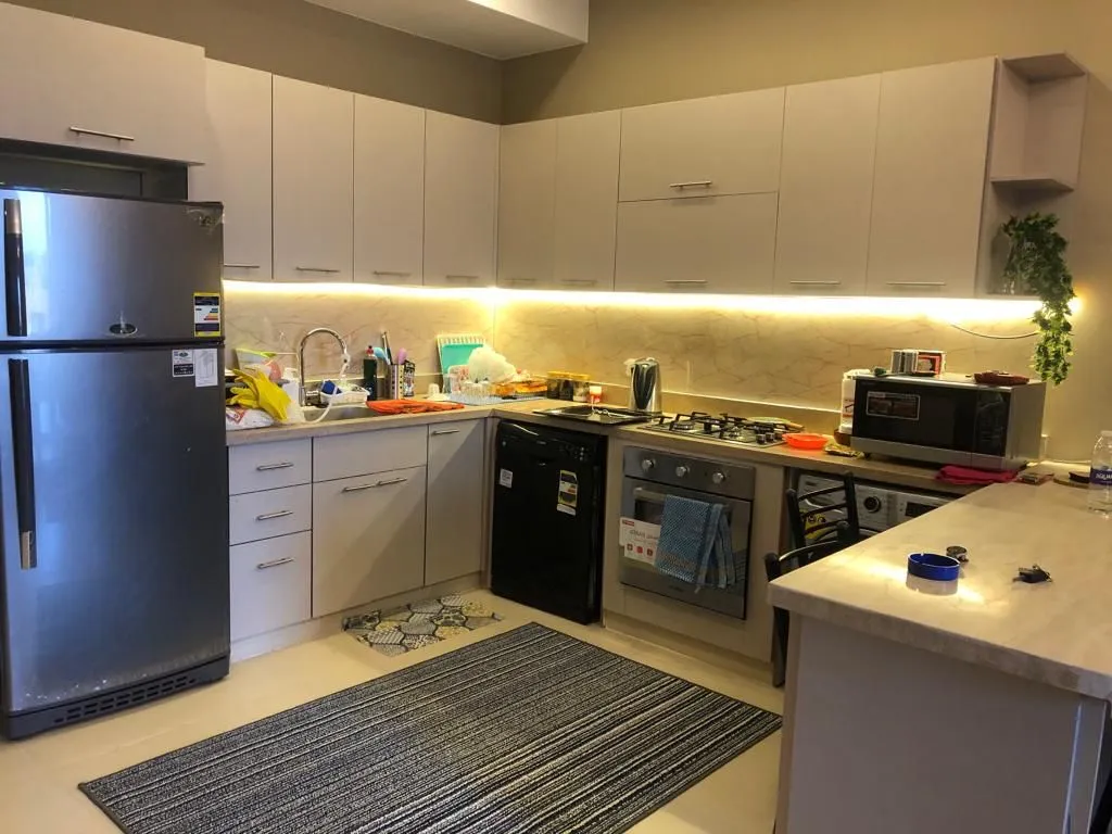 شقة للبيع في مكادي هايتس في مكادي بمساحة 0 م² تتكون من 3 غرف