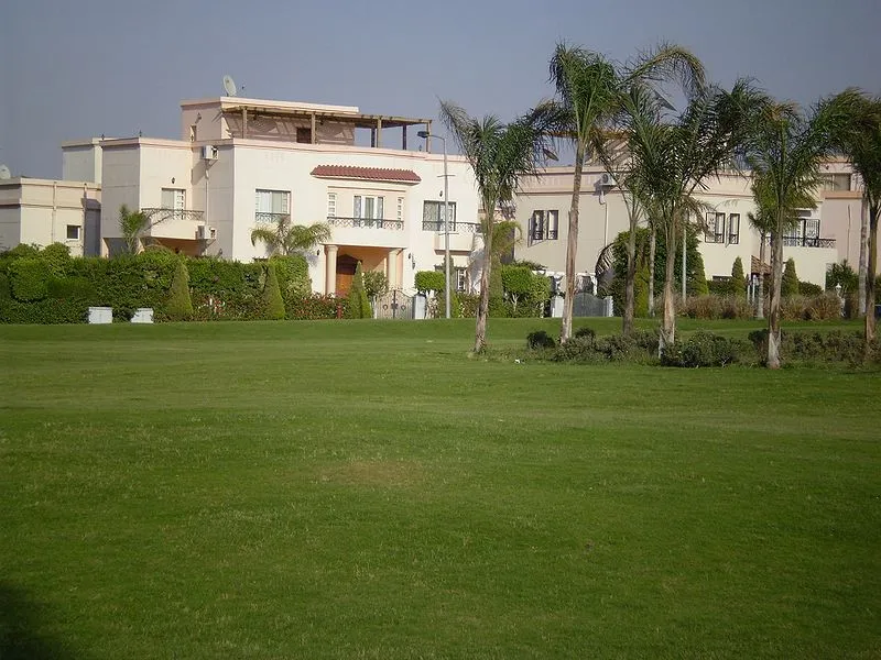 Villa for sale in El Rehab in New Cairo of 500 m² with 6 bedrooms