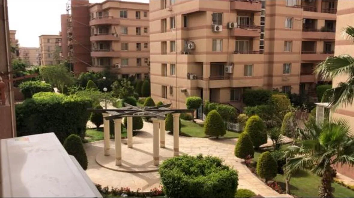 Villa for sale in El Rehab in New Cairo of 500 m² with 6 bedrooms
