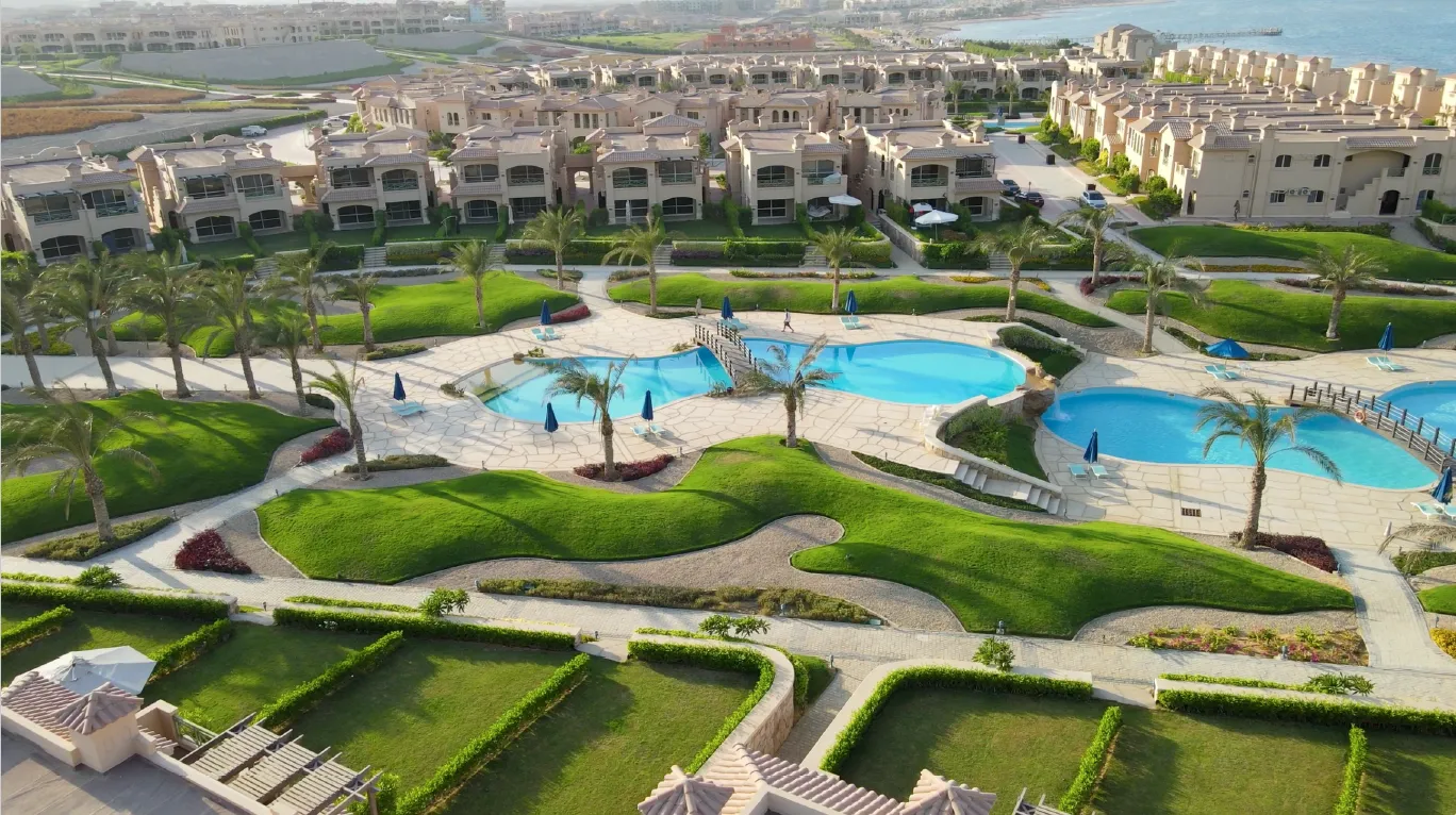 شاليه للبيع في لافيستا جاردنز في العين السخنة بمساحة 140 م² تتكون من 3 غرف