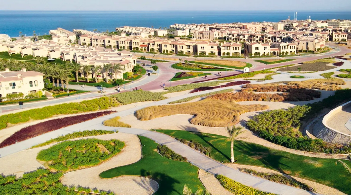 شاليه للبيع في لافيستا جاردنز في العين السخنة بمساحة 140 م² تتكون من 3 غرف