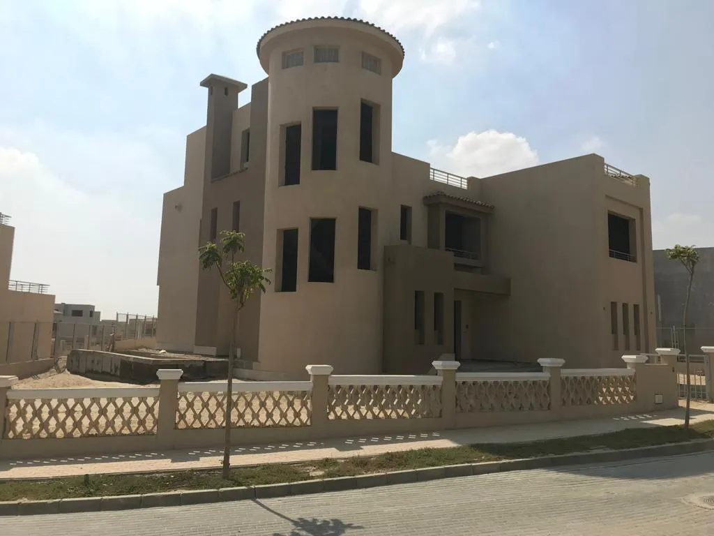 Villa for sale in Palm Hills Golf Extension in 6th of October City of 830 m² with 5 bedrooms